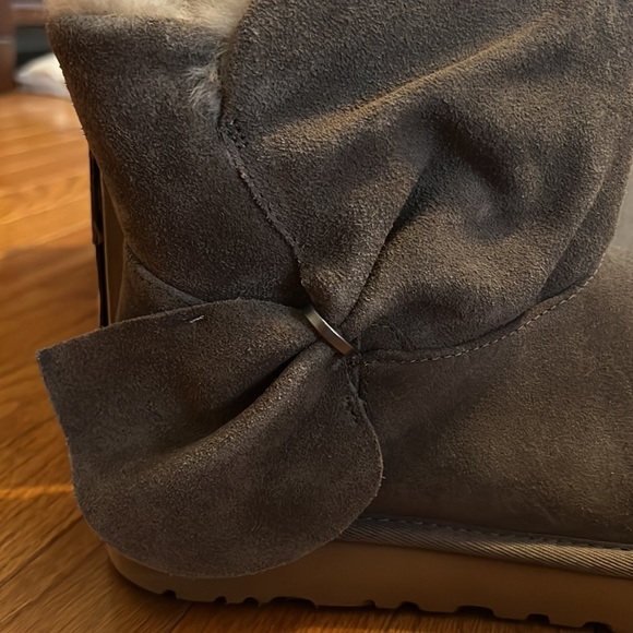 NEW UGG Boots Mini Bow Twist Gray Size 10 - Picture 2 of 10